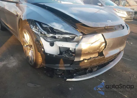 2025 Tesla Model 3 Long Range Rear-Wheel Drive/Standard z USA, uszkodzony, nr VIN 5YJ3E1EA6SF032672